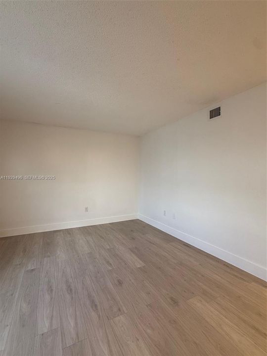 В аренду: $2,100 (2 спален, 1 ванн, 800 Квадратных фут)