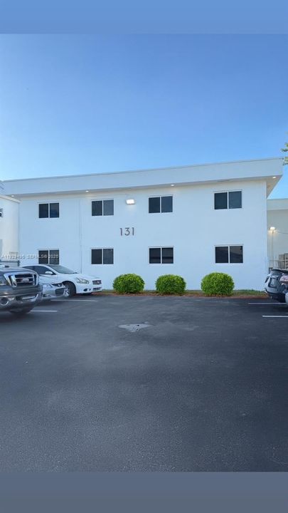 В аренду: $2,100 (2 спален, 1 ванн, 800 Квадратных фут)