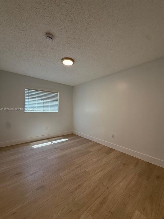 В аренду: $2,100 (2 спален, 1 ванн, 800 Квадратных фут)