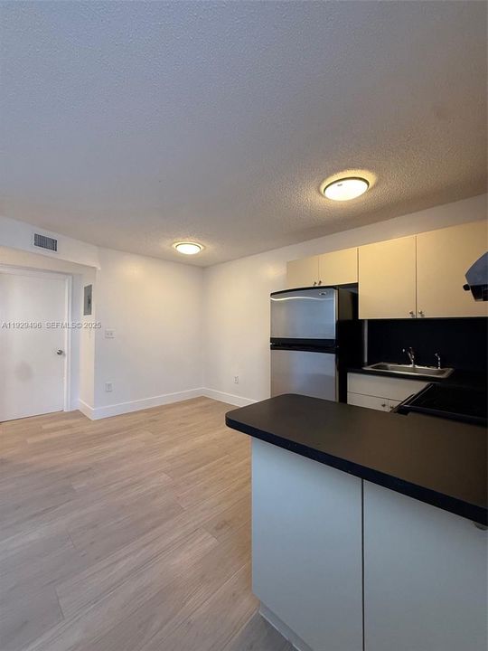 В аренду: $2,100 (2 спален, 1 ванн, 800 Квадратных фут)