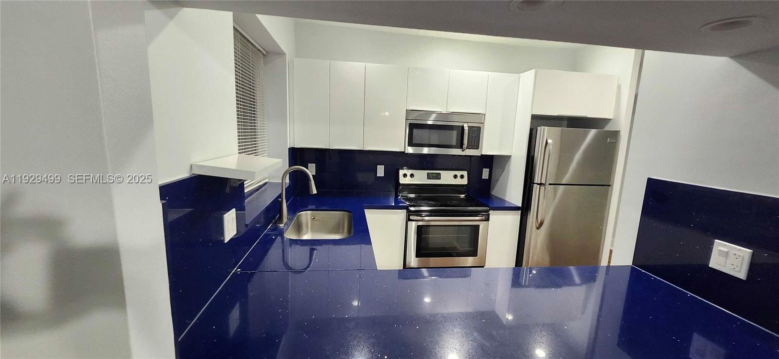 For Rent: $2,000 (1 beds, 1 baths, 785 Square Feet)