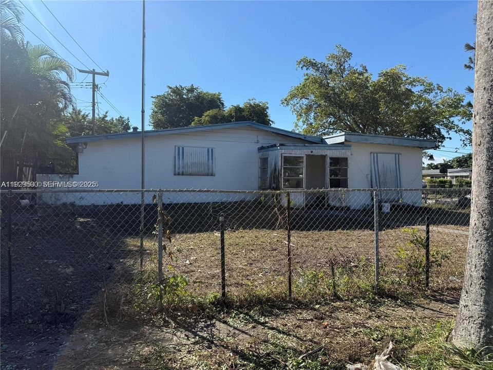 For Sale: $289,900 (3 beds, 1 baths, 1157 Square Feet)