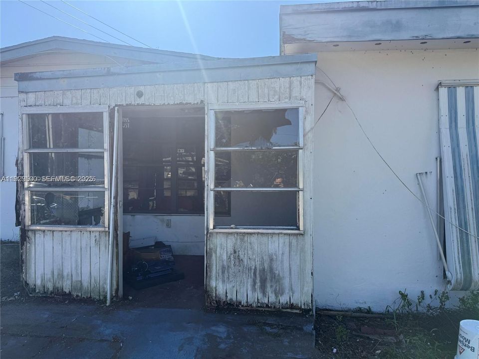 For Sale: $289,900 (3 beds, 1 baths, 1157 Square Feet)