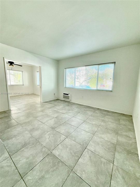 В аренду: $1,700 (1 спален, 1 ванн, 600 Квадратных фут)