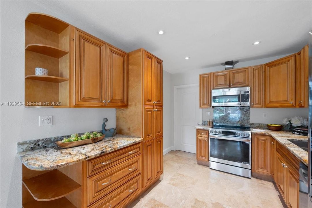 В аренду: $6,600 (3 спален, 2 ванн, 1680 Квадратных фут)