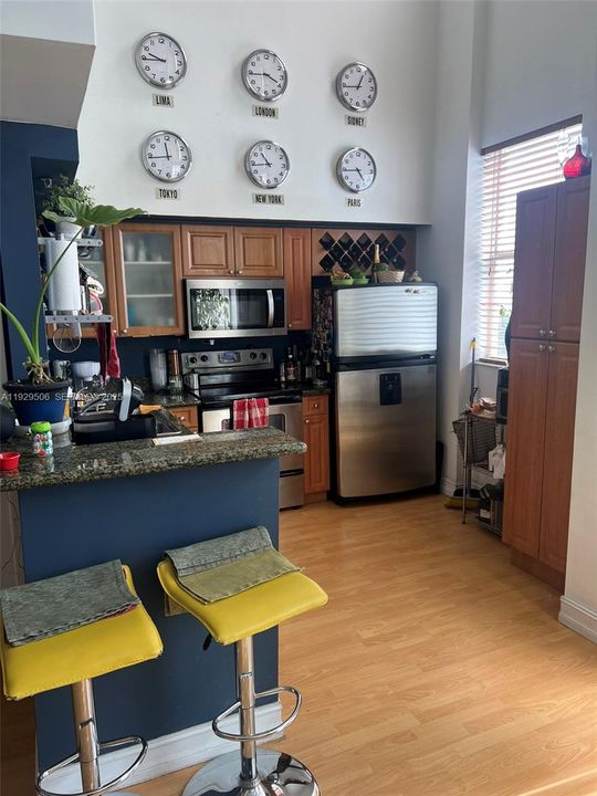 For Sale: $469,000 (2 beds, 2 baths, 1477 Square Feet)