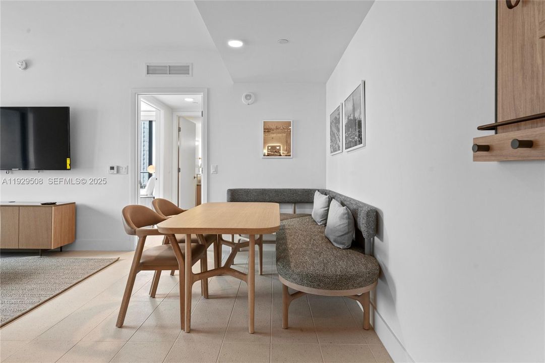 На продажу: $980,000 (2 спален, 2 ванн, 837 Квадратных фут)