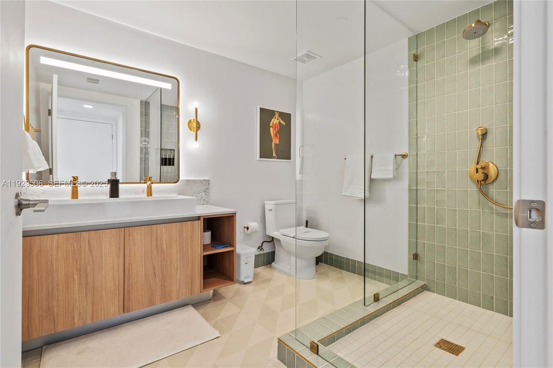 На продажу: $980,000 (2 спален, 2 ванн, 837 Квадратных фут)