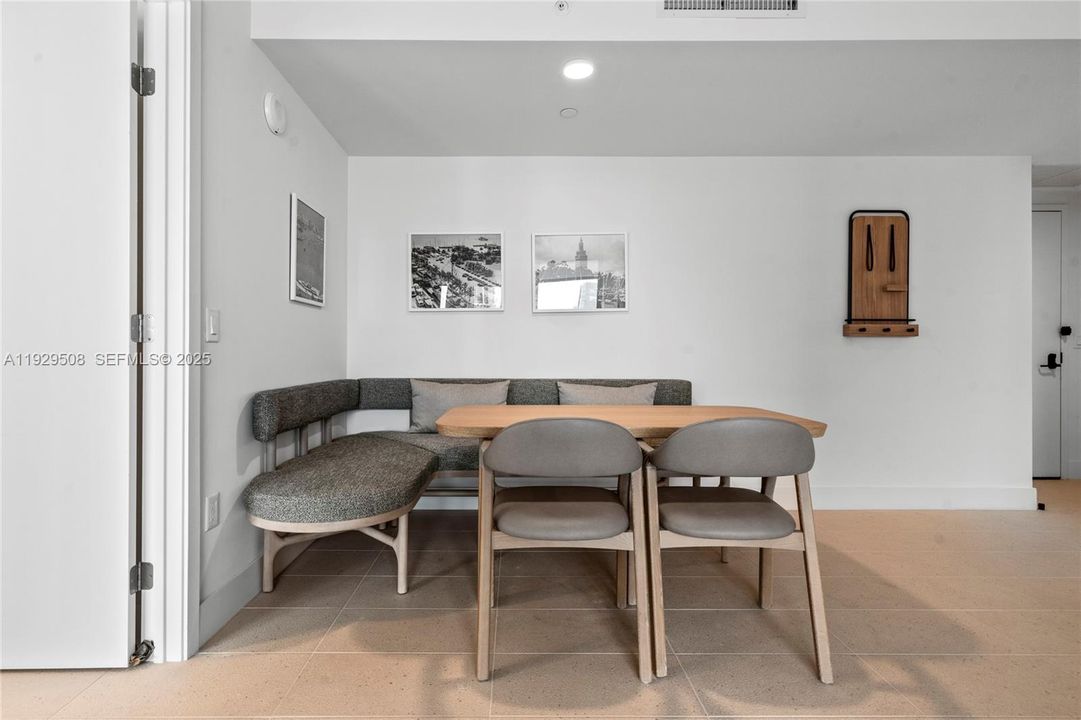 На продажу: $980,000 (2 спален, 2 ванн, 837 Квадратных фут)