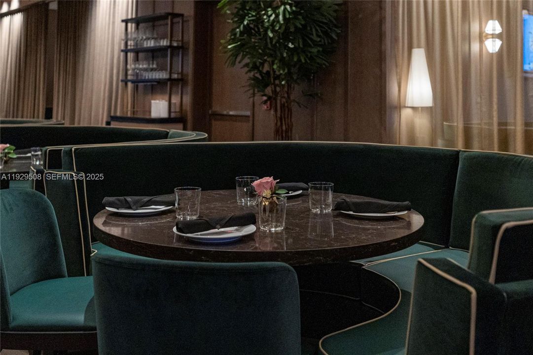 На продажу: $980,000 (2 спален, 2 ванн, 837 Квадратных фут)