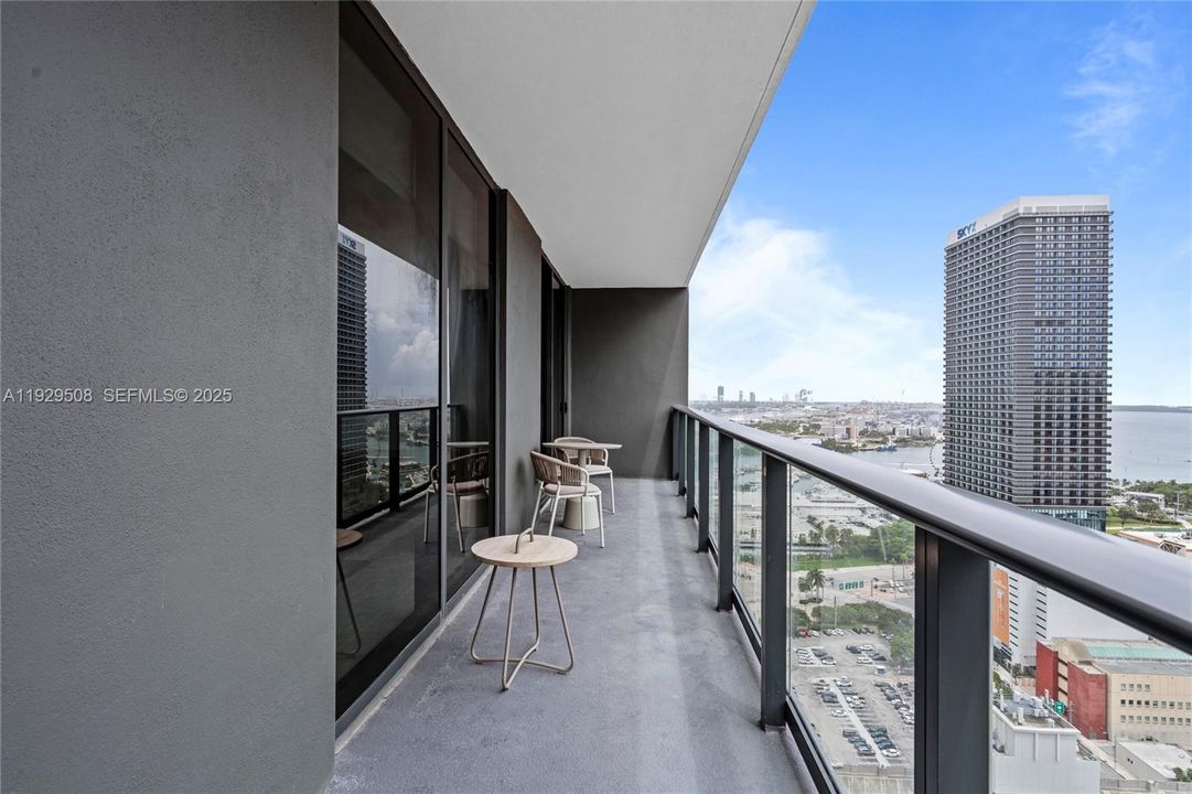 На продажу: $980,000 (2 спален, 2 ванн, 837 Квадратных фут)