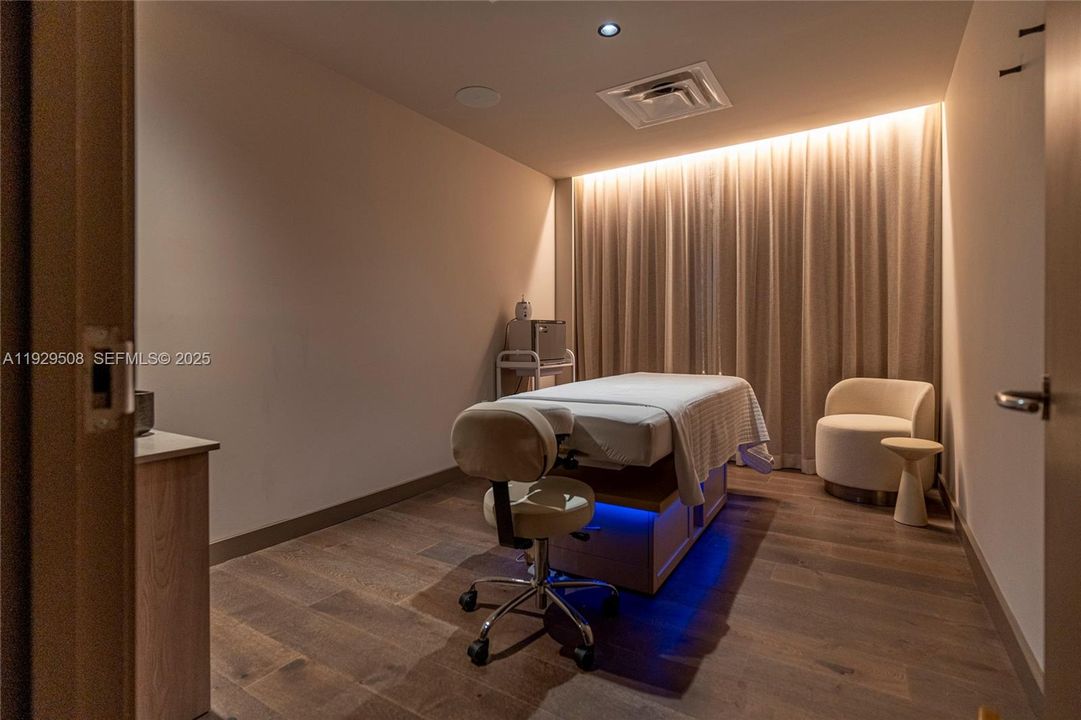 На продажу: $980,000 (2 спален, 2 ванн, 837 Квадратных фут)