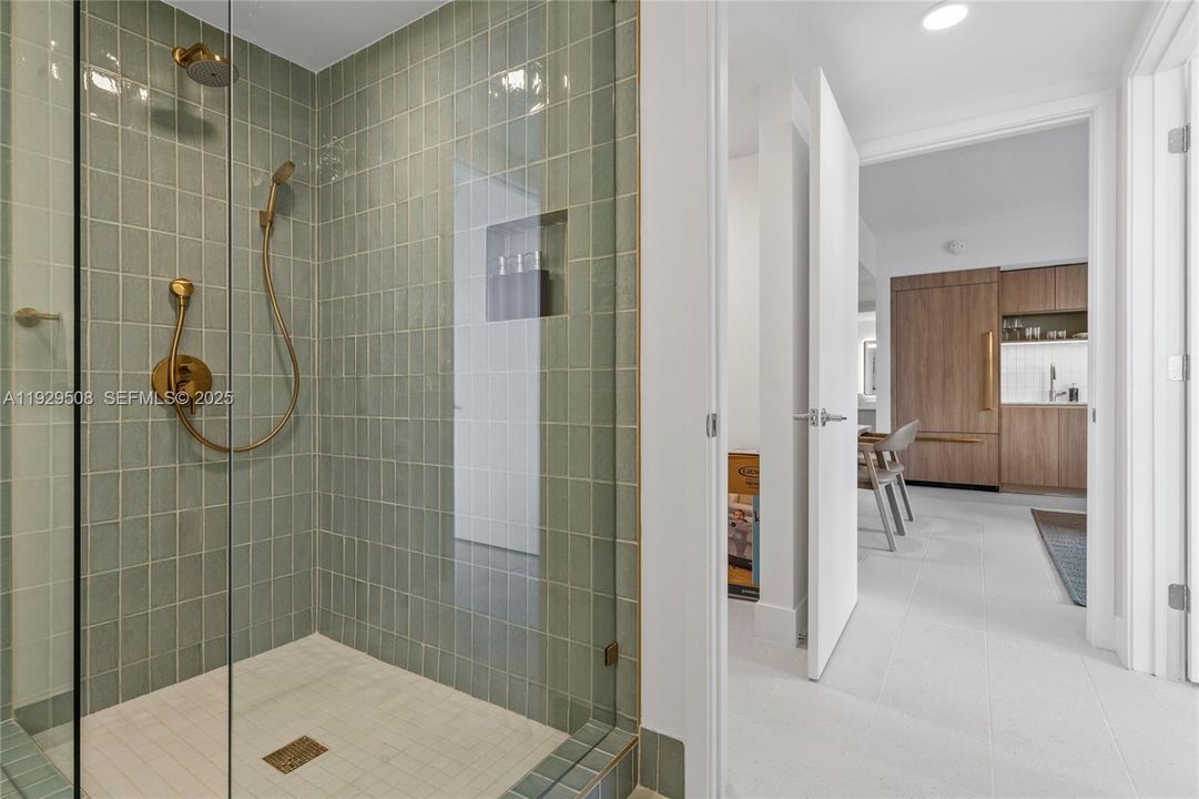 На продажу: $980,000 (2 спален, 2 ванн, 837 Квадратных фут)