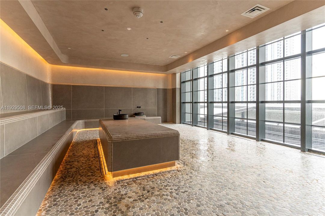 На продажу: $980,000 (2 спален, 2 ванн, 837 Квадратных фут)