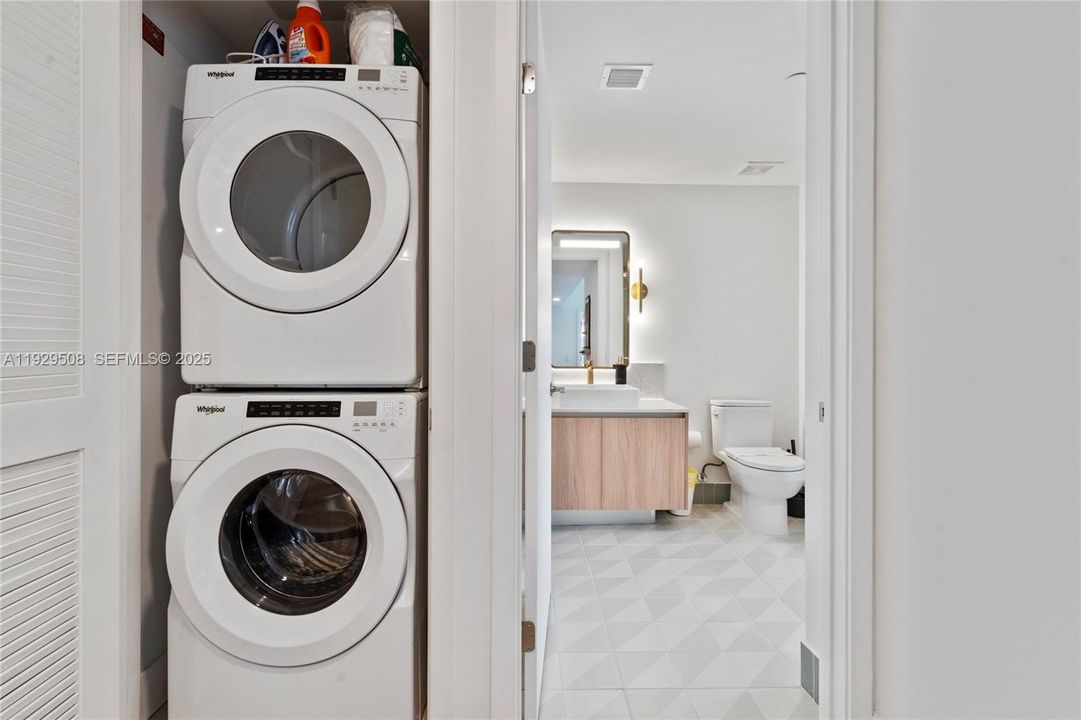 На продажу: $980,000 (2 спален, 2 ванн, 837 Квадратных фут)