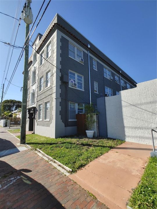 В аренду: $1,800 (2 спален, 1 ванн, 12364 Квадратных фут)