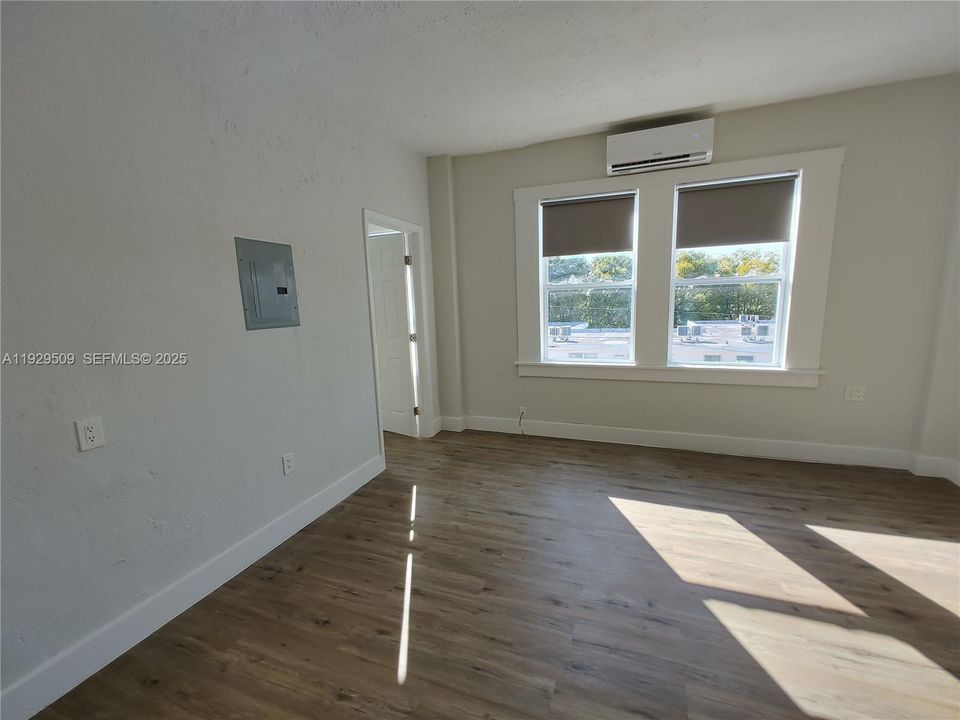 В аренду: $1,800 (2 спален, 1 ванн, 12364 Квадратных фут)