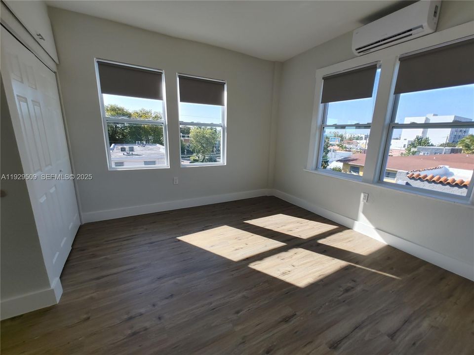 В аренду: $1,800 (2 спален, 1 ванн, 12364 Квадратных фут)