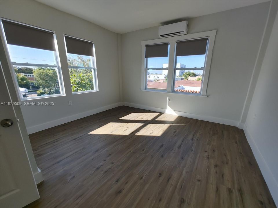 В аренду: $1,800 (2 спален, 1 ванн, 12364 Квадратных фут)