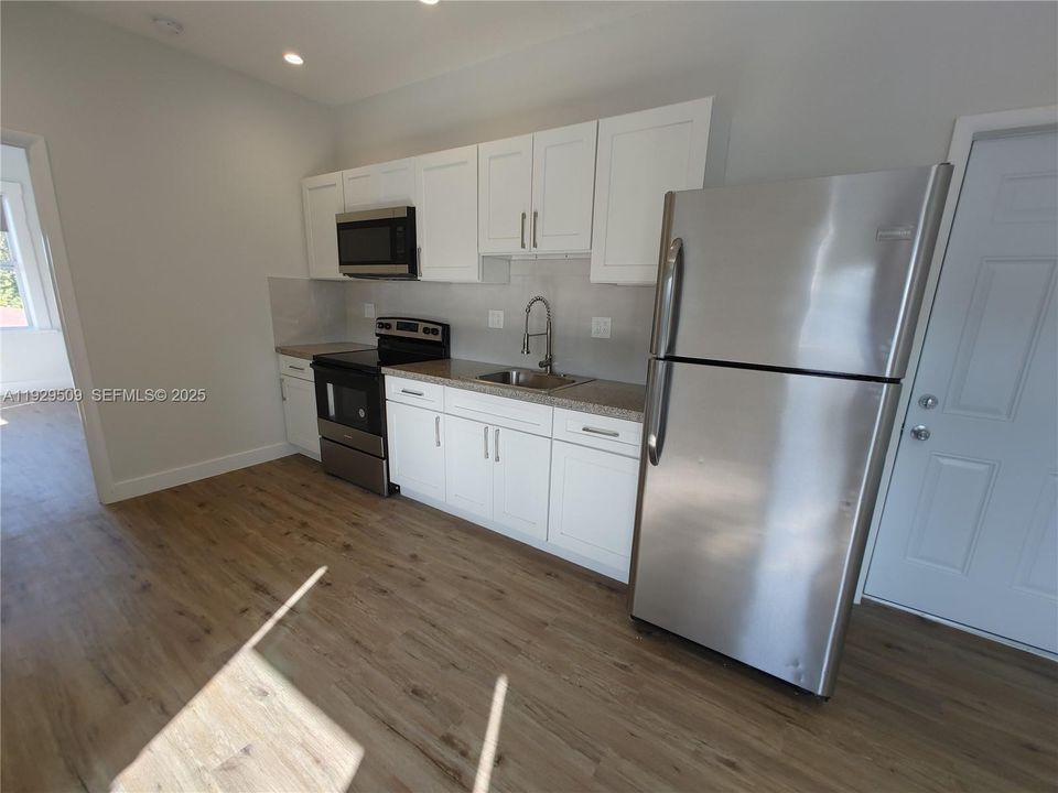 В аренду: $1,800 (2 спален, 1 ванн, 12364 Квадратных фут)