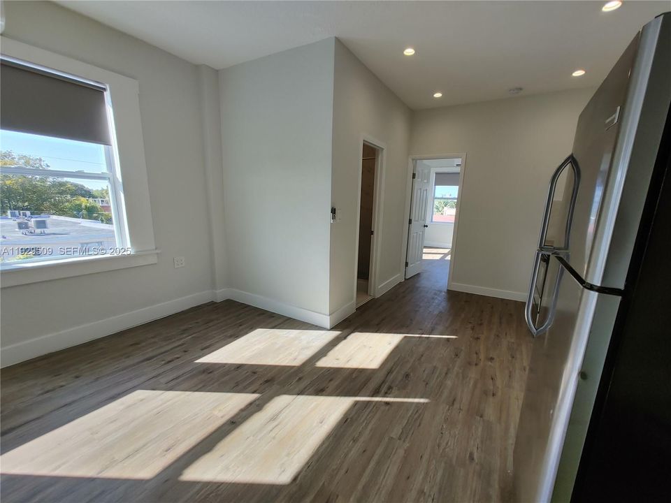 В аренду: $1,800 (2 спален, 1 ванн, 12364 Квадратных фут)