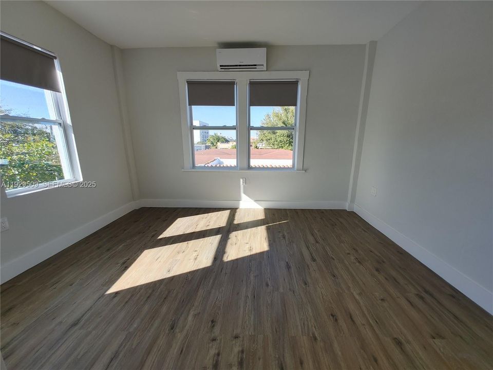 В аренду: $1,800 (2 спален, 1 ванн, 12364 Квадратных фут)