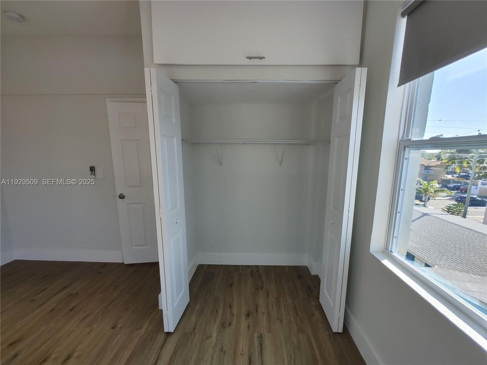 В аренду: $1,800 (2 спален, 1 ванн, 12364 Квадратных фут)