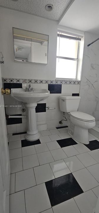 For Rent: $1,550 (1 beds, 1 baths, 640 Square Feet)