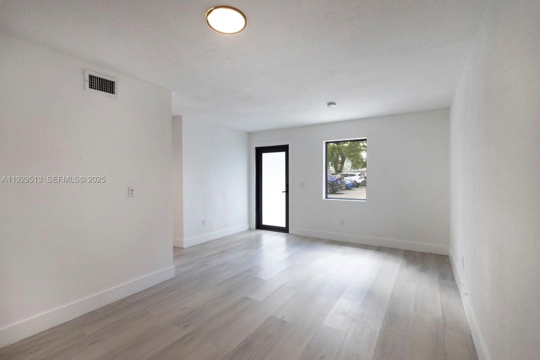 В аренду: $2,299 (2 спален, 1 ванн, 5239 Квадратных фут)