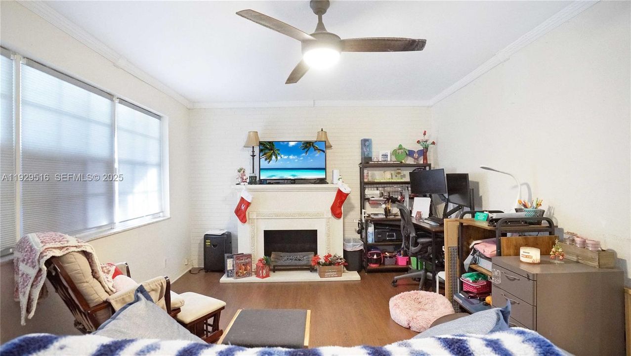 待售: $625,000 (4 贝兹, 3 浴室, 1482 平方英尺)