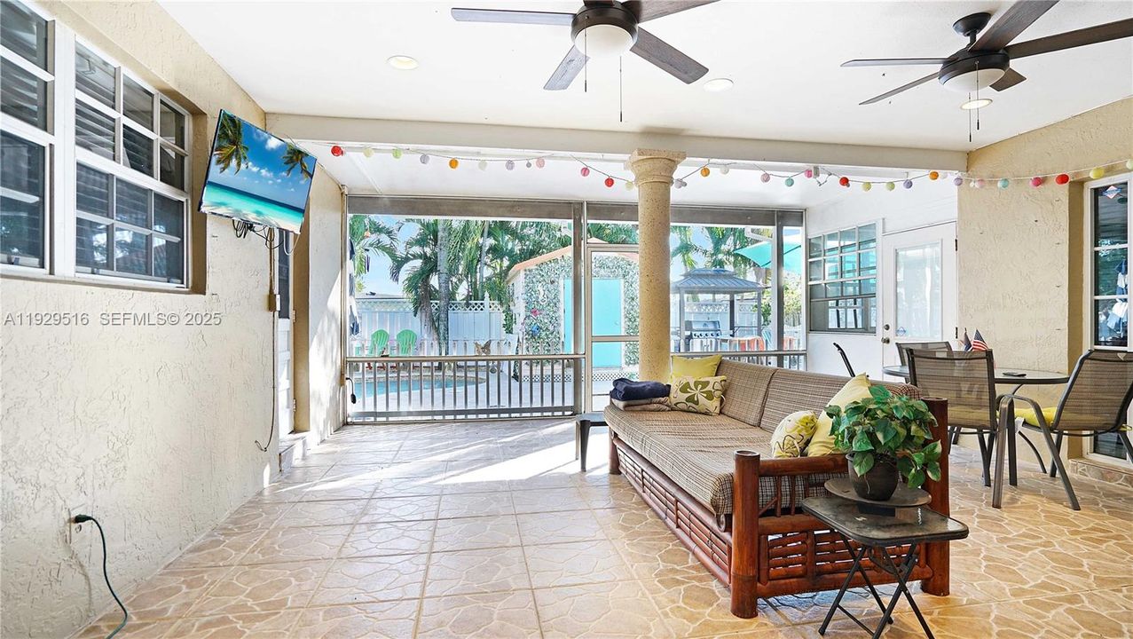 待售: $625,000 (4 贝兹, 3 浴室, 1482 平方英尺)