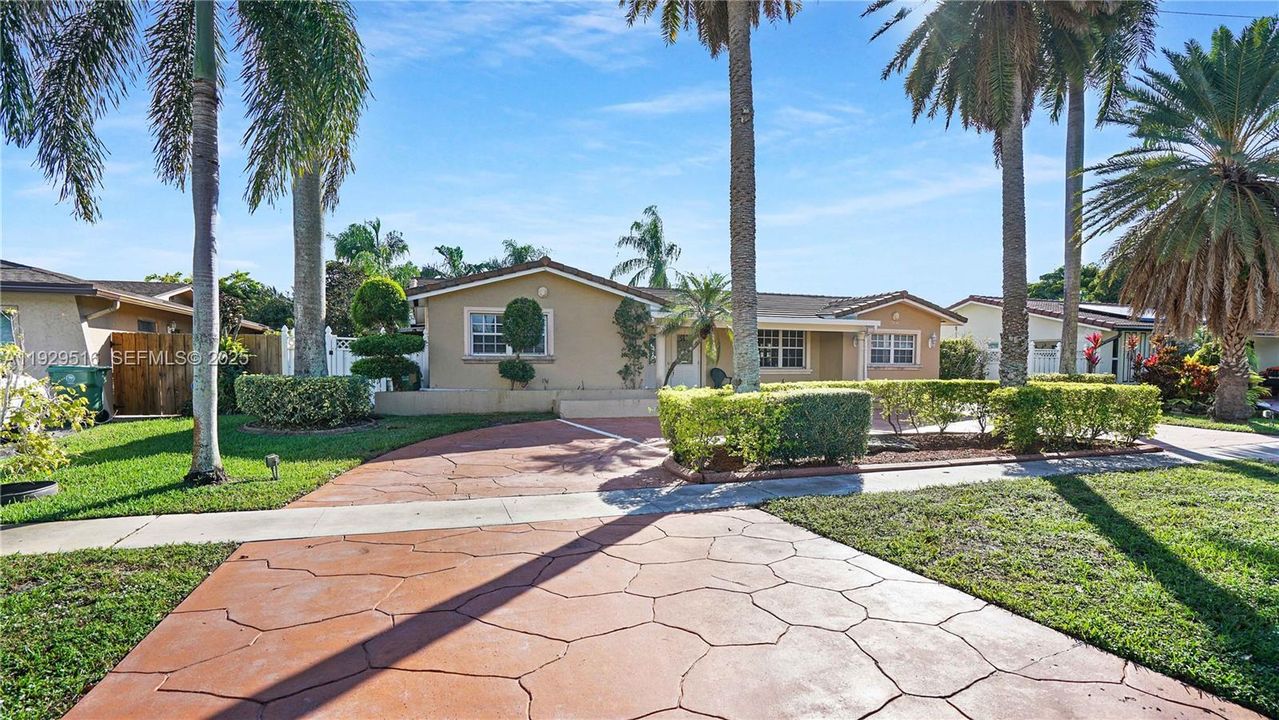 待售: $625,000 (4 贝兹, 3 浴室, 1482 平方英尺)