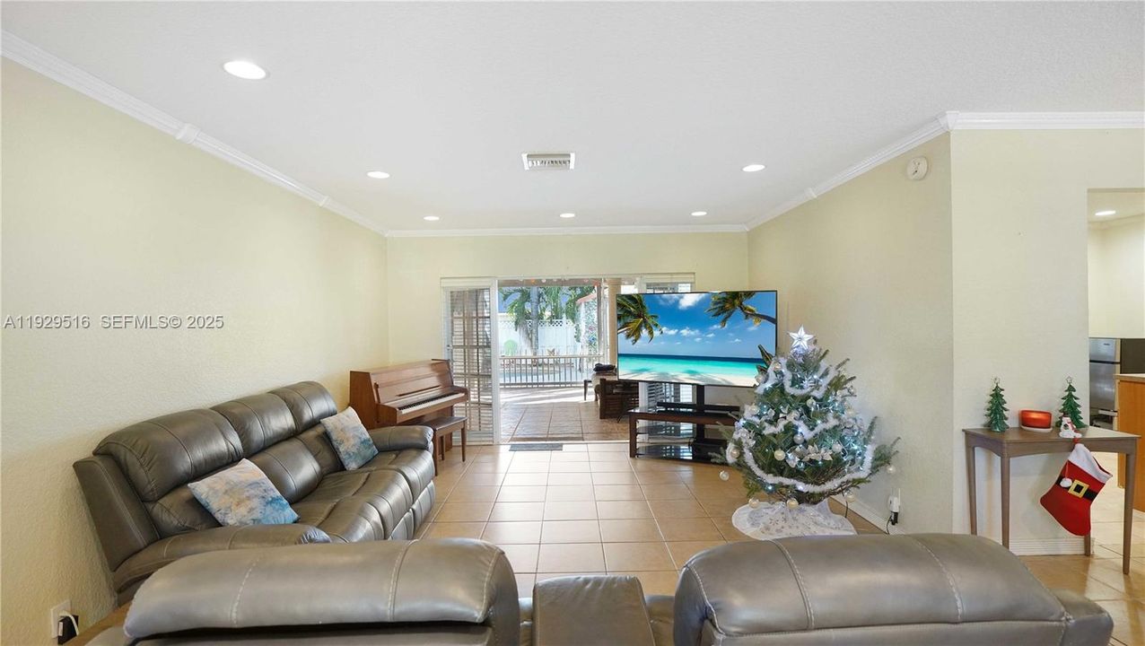 待售: $625,000 (4 贝兹, 3 浴室, 1482 平方英尺)