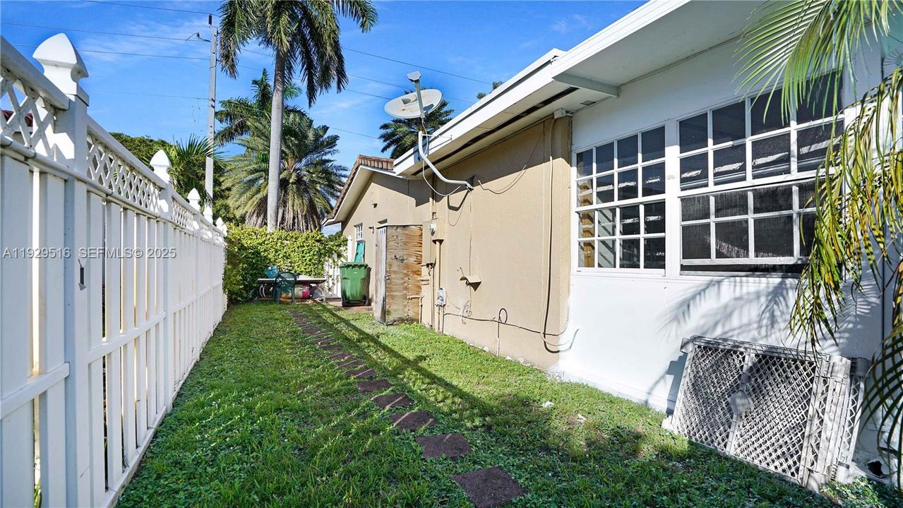 待售: $625,000 (4 贝兹, 3 浴室, 1482 平方英尺)