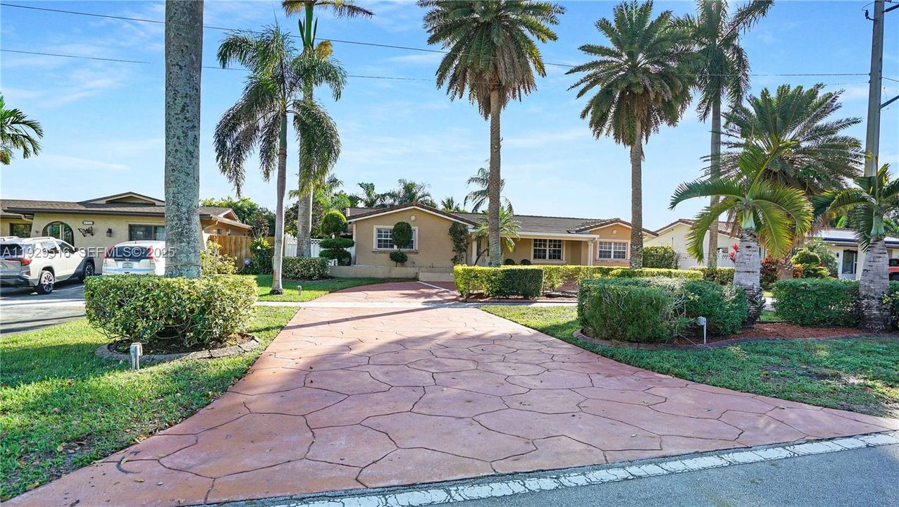 待售: $625,000 (4 贝兹, 3 浴室, 1482 平方英尺)