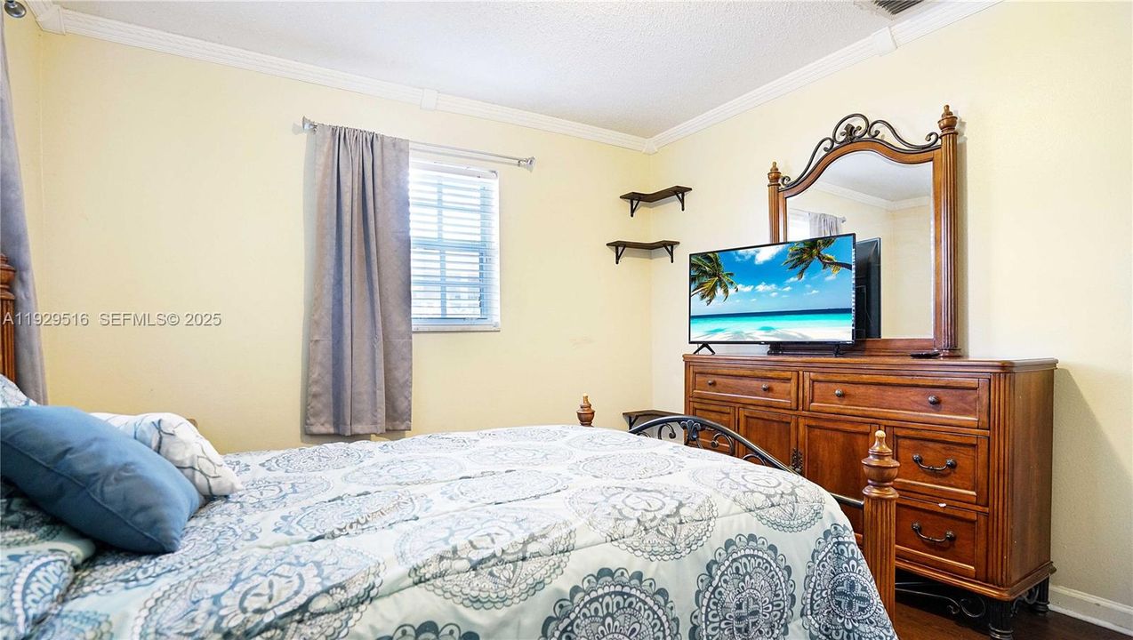 待售: $625,000 (4 贝兹, 3 浴室, 1482 平方英尺)