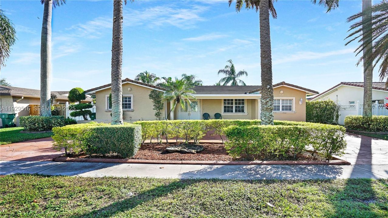 待售: $625,000 (4 贝兹, 3 浴室, 1482 平方英尺)