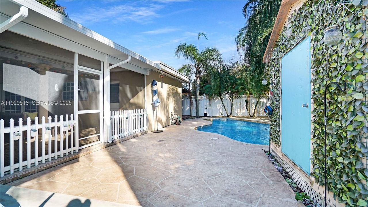 待售: $625,000 (4 贝兹, 3 浴室, 1482 平方英尺)