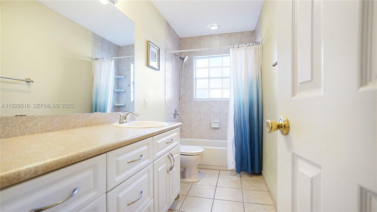 待售: $625,000 (4 贝兹, 3 浴室, 1482 平方英尺)