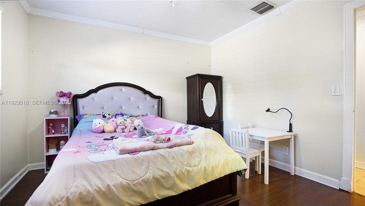 待售: $625,000 (4 贝兹, 3 浴室, 1482 平方英尺)