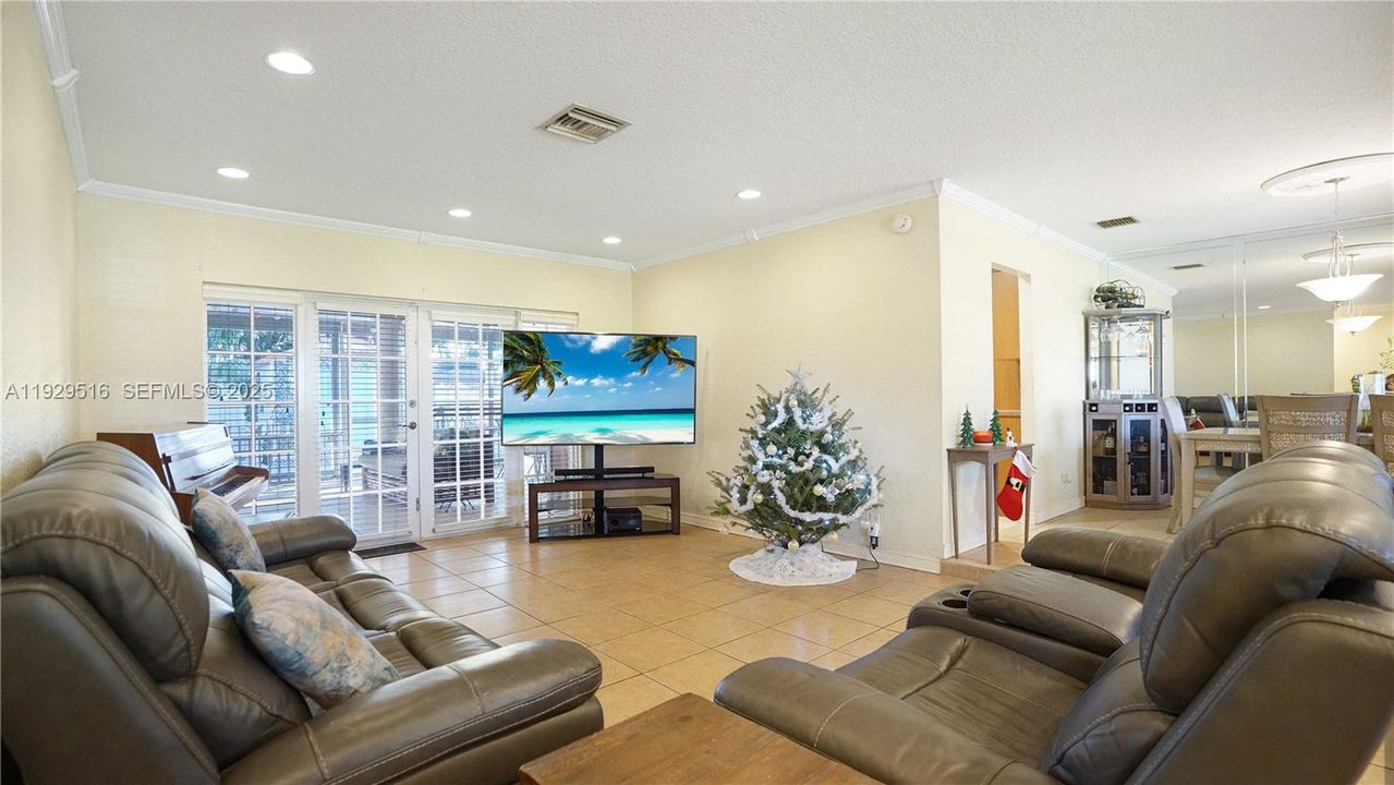 待售: $625,000 (4 贝兹, 3 浴室, 1482 平方英尺)