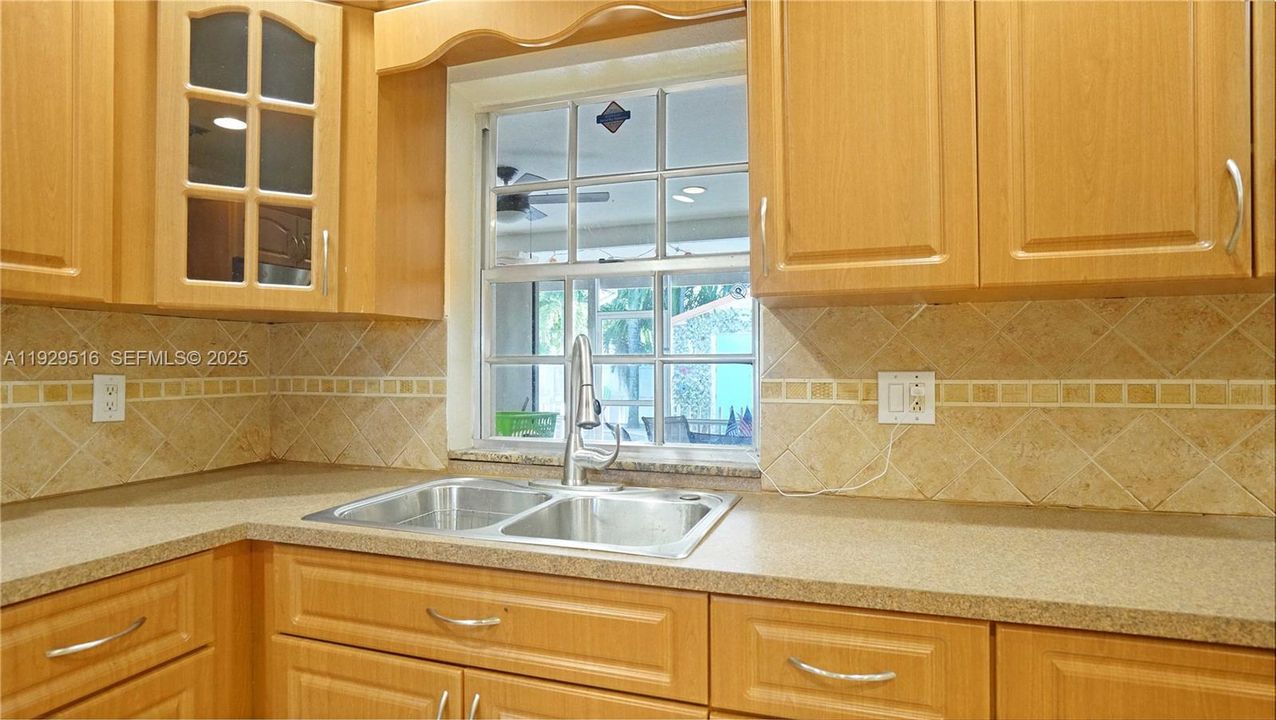 待售: $625,000 (4 贝兹, 3 浴室, 1482 平方英尺)