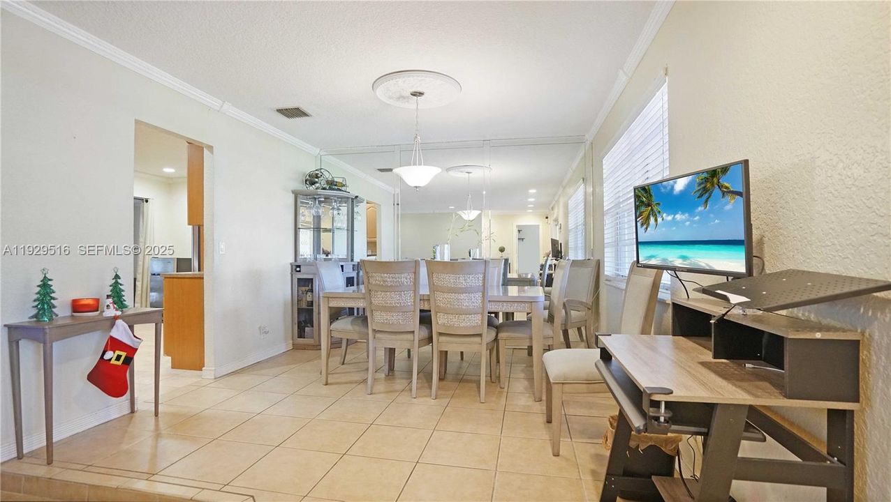 待售: $625,000 (4 贝兹, 3 浴室, 1482 平方英尺)