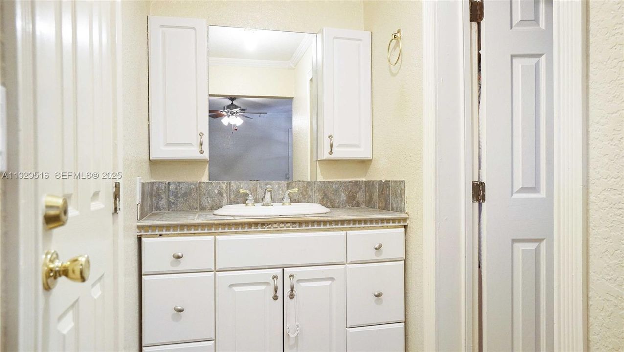 待售: $625,000 (4 贝兹, 3 浴室, 1482 平方英尺)