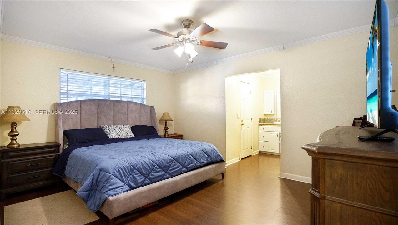 待售: $625,000 (4 贝兹, 3 浴室, 1482 平方英尺)