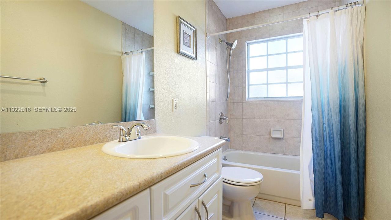 待售: $625,000 (4 贝兹, 3 浴室, 1482 平方英尺)