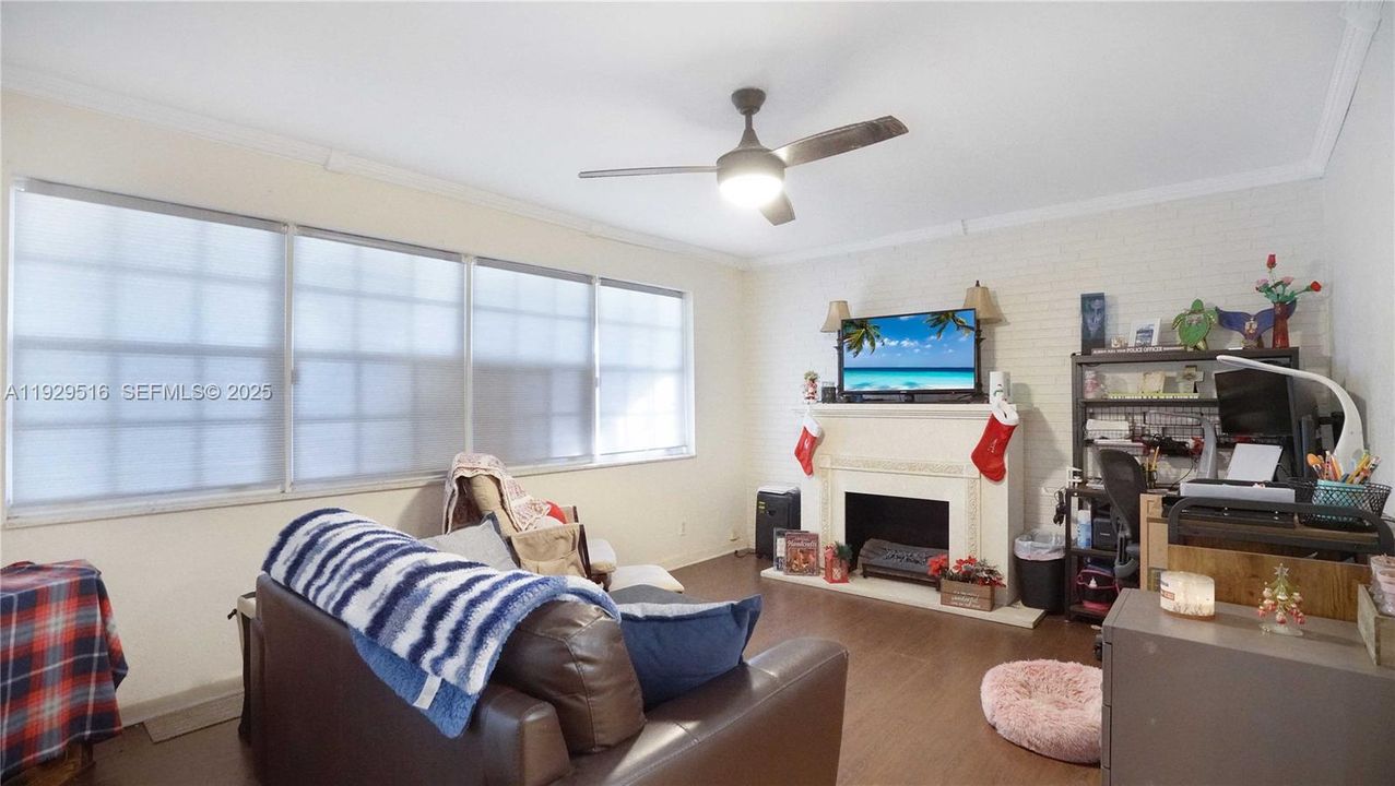 待售: $625,000 (4 贝兹, 3 浴室, 1482 平方英尺)