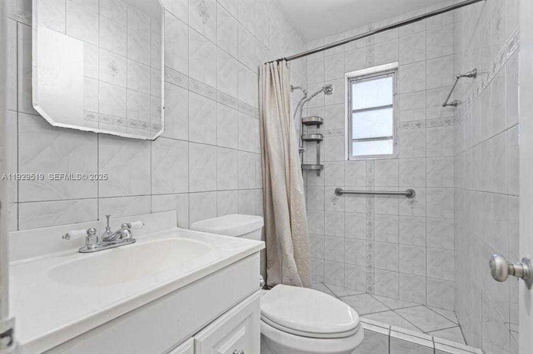 En Venta: $1,059,000 (5 camas, 4 baños, 2101 Pies cuadrados)