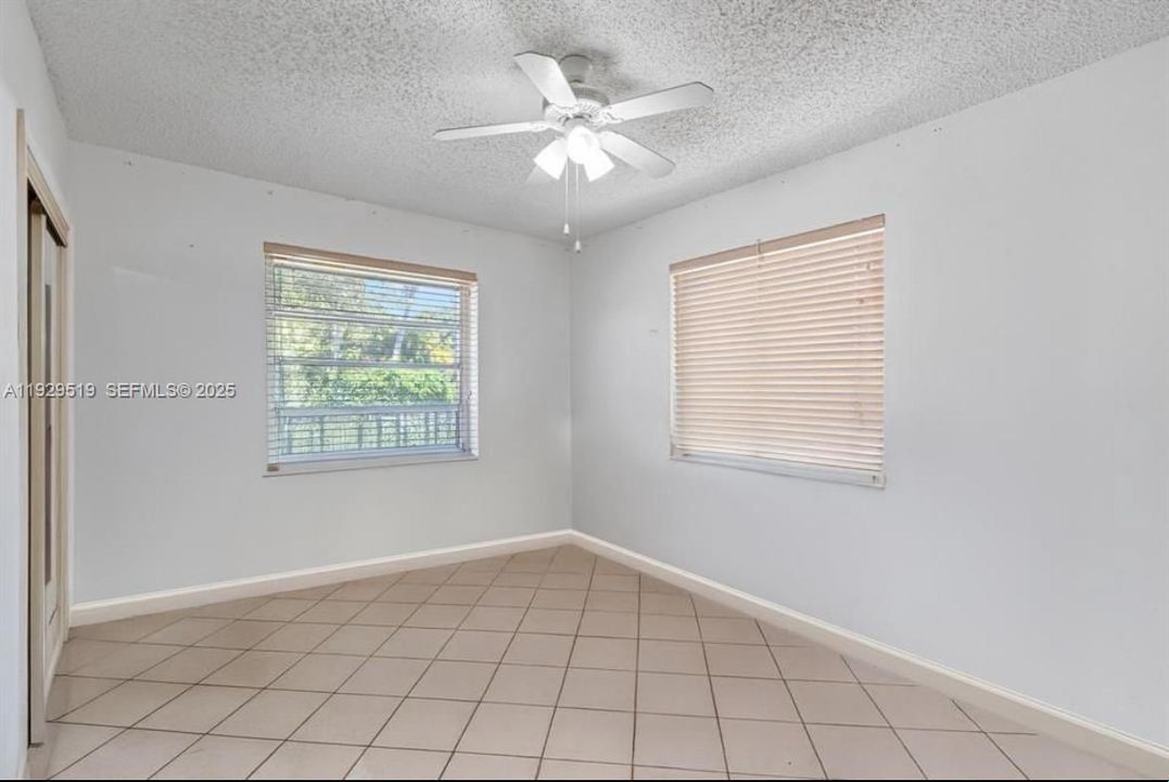 En Venta: $1,059,000 (5 camas, 4 baños, 2101 Pies cuadrados)