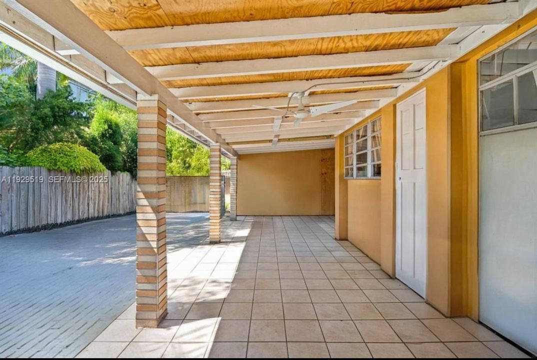 En Venta: $1,059,000 (5 camas, 4 baños, 2101 Pies cuadrados)